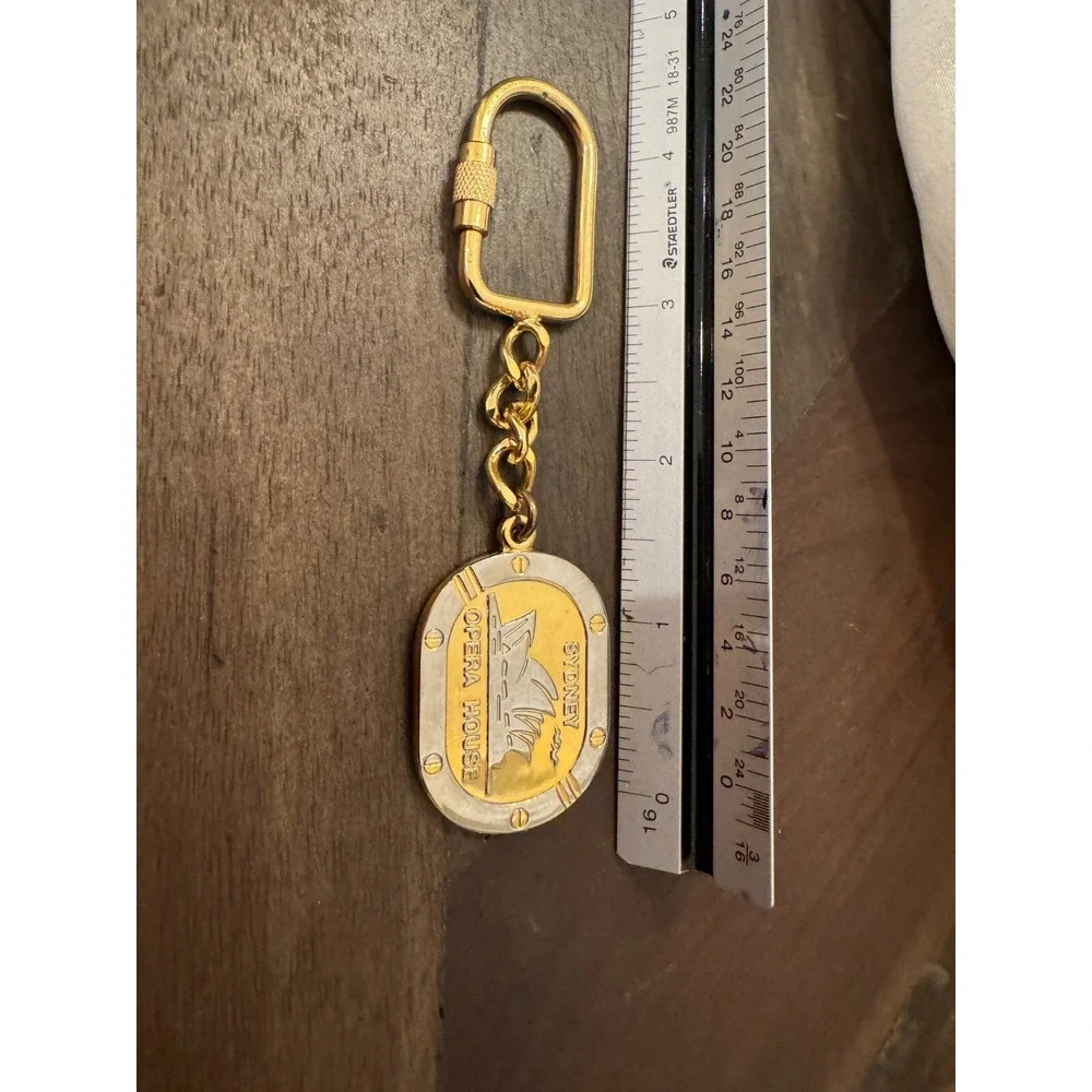 Sydney Australia Opera House Keychain Key Ring‎ Gold Tone
